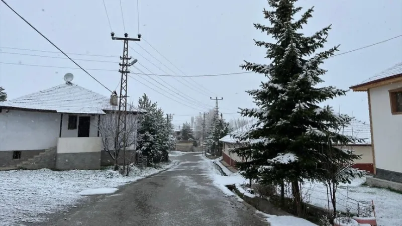 In den höheren Lagen von Çankırı und Karabük hat es geschneit